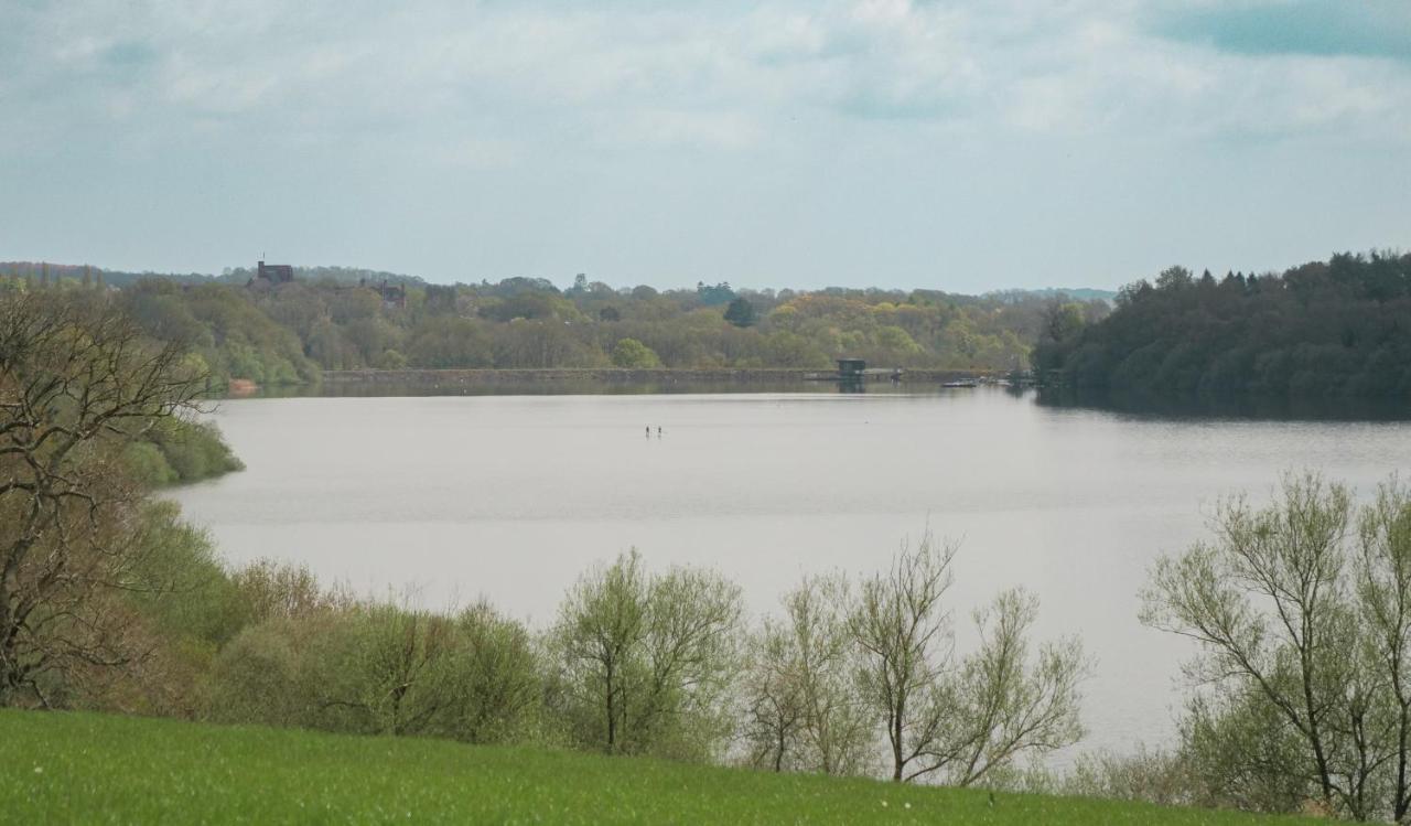 Quirky Vintage Horsebox Conversion With Stunning Views Of Ardingly Reservoir Balcombe Exterior foto
