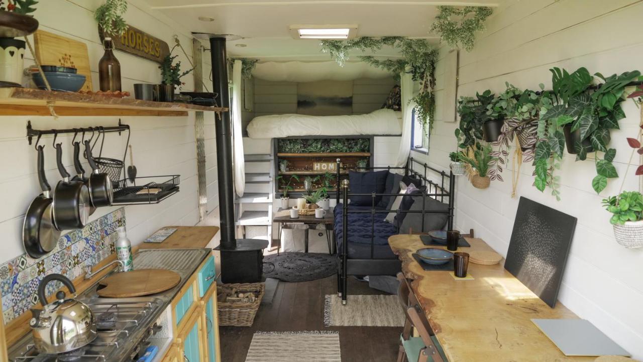 Quirky Vintage Horsebox Conversion With Stunning Views Of Ardingly Reservoir Balcombe Exterior foto