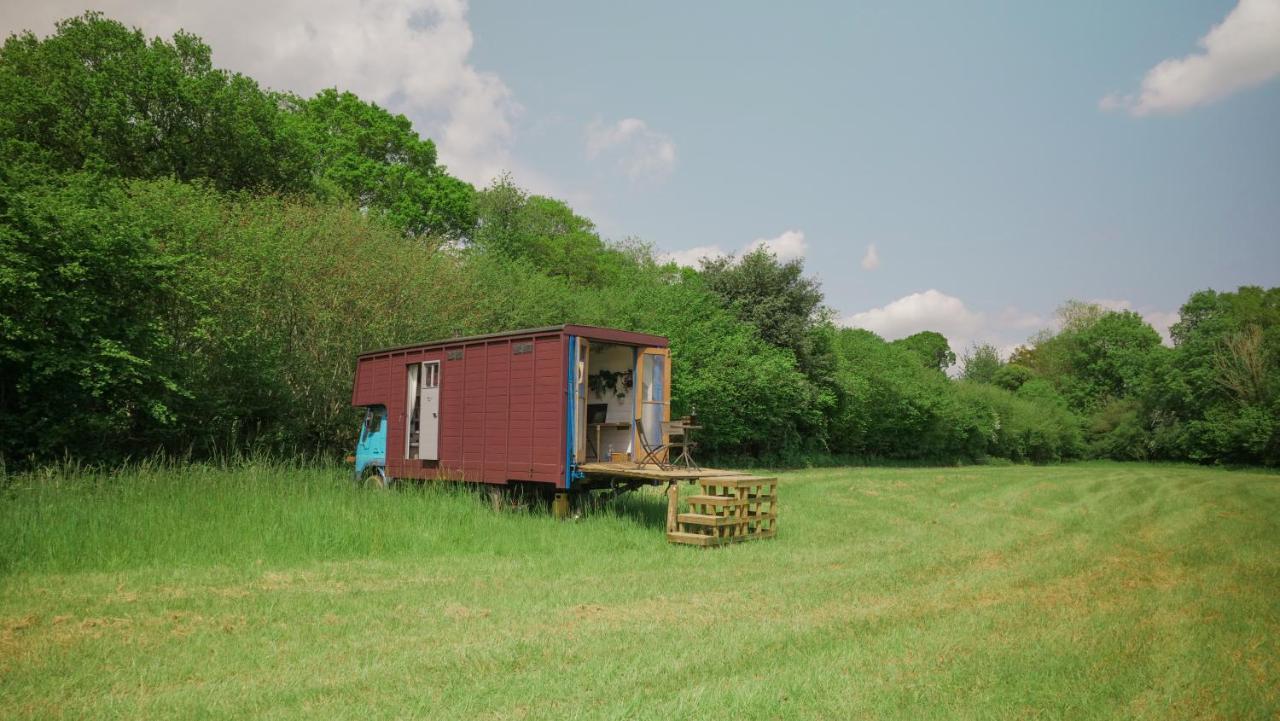 Quirky Vintage Horsebox Conversion With Stunning Views Of Ardingly Reservoir Balcombe Exterior foto