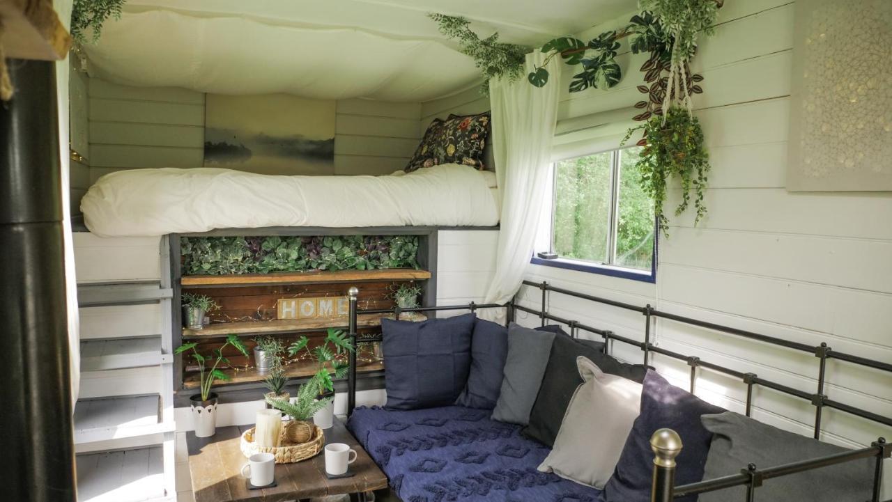Quirky Vintage Horsebox Conversion With Stunning Views Of Ardingly Reservoir Balcombe Exterior foto